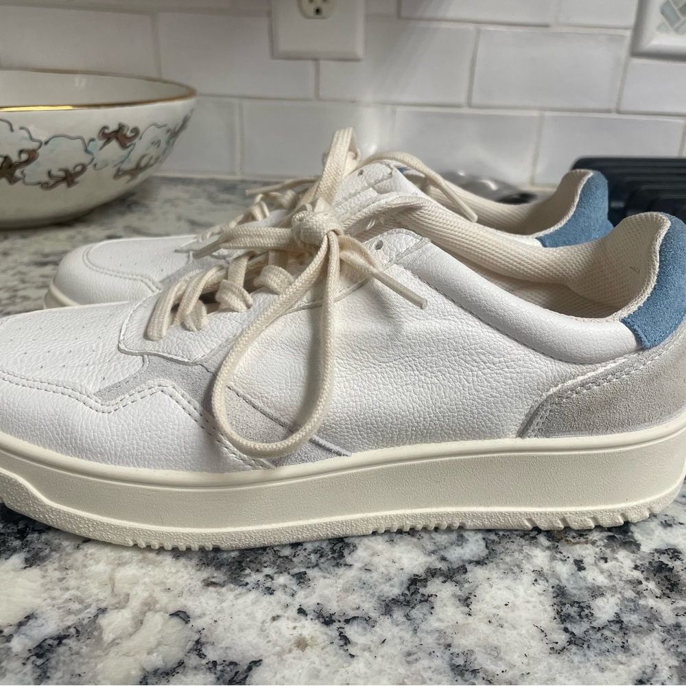 Steve Madden White and Blue Casual Sneakers size 9